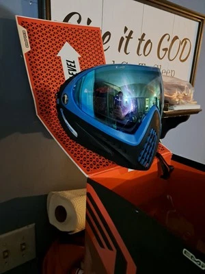 Esto viene con una visera Foto 1 de 4