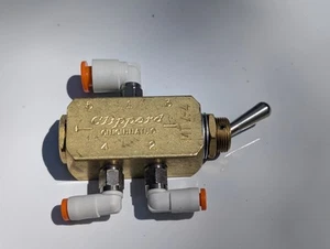 Clippard MTV-4 Air Control Toggle Valve, 10-32UNF, 4-Way, 5-Port+ SMC Elbows - Picture 1 of 5