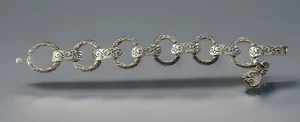 Bracciale Brighton Scrollwork Cerchio e Barra Tono Argento Link Chiusura Nascosta 7,25” - Foto 1 di 8