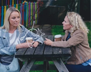 Tamzin Outhwaite & Lucy Benjamin HAND signed 8x10 Foto, Autogramm Eastenders - Bild 1 von 2