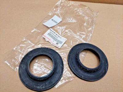 Par aislador de resorte helicoidal trasero Toyota Yaris Mk3 XP13 12-20 482580D050 genuino Foto 1 de 4