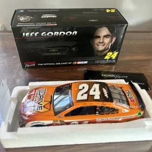 Jeff Gordon #24 2014 AARP/Mes de Concientización sobre el Hambre 1/24 NASCAR Diecast Nuevo - LEER - Imagen 1 de 19