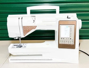 Máquina de bordar Husqvarna Viking Designer Topacio 50 TIPO P153 - Imagen 1 de 4