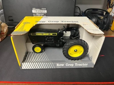 Tractor de cultivo en fila a escala Dyersville, Iowa 4 de noviembre de 1994 A10 Foto 1 de 4