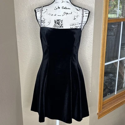 Vestido Zara Mujer Mediano Negro Terciopelo Estrás Correa Días Festivos 9653/617 Foto 1 de 4