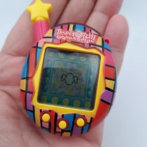 Vintage 2004 Tamagotchi Connection V4.5 Buntglas Design getestet neue Batterie - Bild 1 von 9