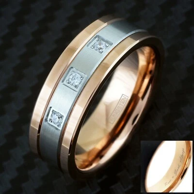 Anillo para hombre grabado enchapado en oro rosa de 8 mm con circonita cúbica a rayas centrales plateadas Foto 1 de 4