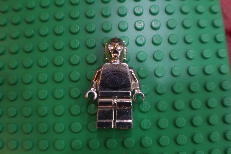 RARO Star Wars Cromo Dorado C-3PO Lego Minifigura Buen Estado ENVÍO GRATUITO Foto 1 de 4