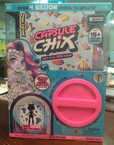 Capsule Chix 5 Surprise Capsules With 15+ Pieces Inside - Picture 1 of 3