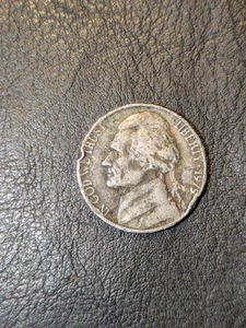 1975 5c Nickel Struck Through Grease - Picture 1 of 8