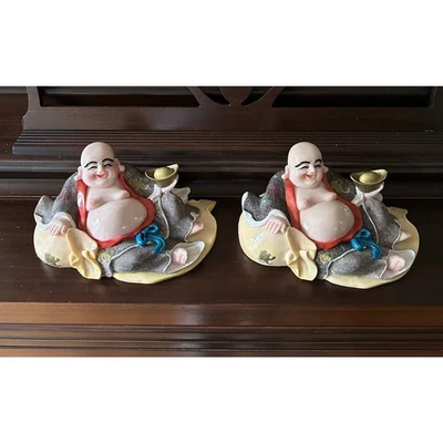 2 estátuas de Buda Rindo conjunto de duas estatuetas decorativas de resina pintadas à mão  - Imagem 1 de 4