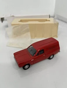 2000 Corgi Collector Club Model 67102 Ford Escort Van LONDON TRANSPORT - Picture 1 of 9