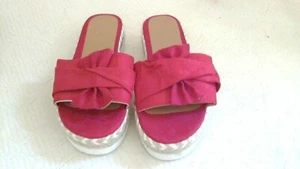 Red Brushed Fabric Slide Sandals Women Size 8M 1.5" - 1" Platform Heel Light Wt - Picture 1 of 6