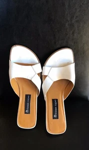 White Etienne Aigner Slip On Kitten Heel Sandal. 8 W - Bild 1 von 5