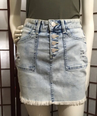 Falda vaquera con pantalones cortos incorporados bolsillos en la parte posterior y delantera cierre de botones fácil Foto 1 de 4