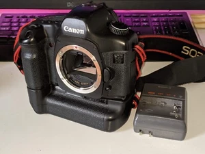Canon 5D DSLR Camera + Battery Grip BG-E4 Full Frame Film Retro Digital SLR - Picture 1 of 3
