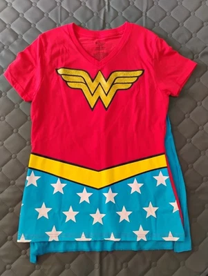 CAMISA Y CAPA MUJER MARAVILLA DISFRAZ HALLOWEEN TALLA GRANDE DAMAS O ADOLESCENTES - NUEVO Foto 1 de 4