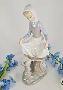 Vintage Lladro 'Rabbit's Food' Figurine 4826 -Vincent Martinez Spain 23cm Tall - Picture 1 of 6