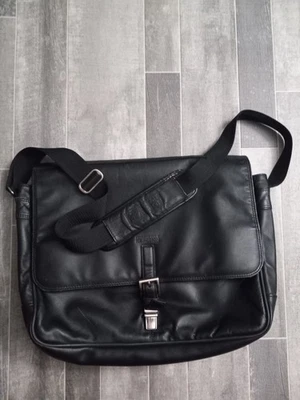 Bolso Mensajero Kenneth Cole Reaction Cuero Negro  Foto 1 de 4