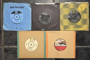 FIVE 1970s 7-inch SINGLES: ENGLAND FOOTBALL SQUAD, WINGS, BASSEY see description - Picture 1 of 1