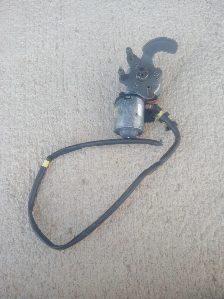 梅赛德斯博世电动座椅靠背倾斜电机 w126 300 420 560 S D E C L — 第 1/1 张图片