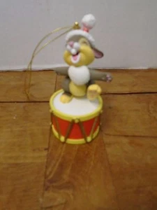 Disney Klopfer Hase Häschen auf Bassdrum Weihnachtsschmuck Bambi tanzend - Bild 1 von 4