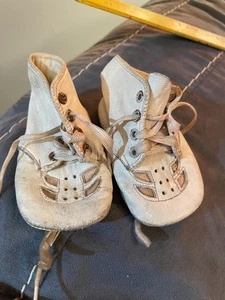 Vintage 3 Paar Babyschuhe weiß schwarz 60er Jahre - Bild 1 von 16