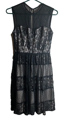 Vestido de cóctel formal elegante Maggy London beige/superposición negro encaje talla 4 Foto 1 de 4