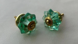 Tirador de manija de perilla verde de vidrio cortado de latón vintage para gabinete de puerta de cajón 2 piezas - Imagen 1 de 13