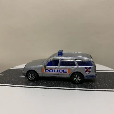 2001 Matchbox #26 Mercedes Benz E430 E420 Estate Wagon Police w/Logo Silver 1:62 - Image 1 of 4