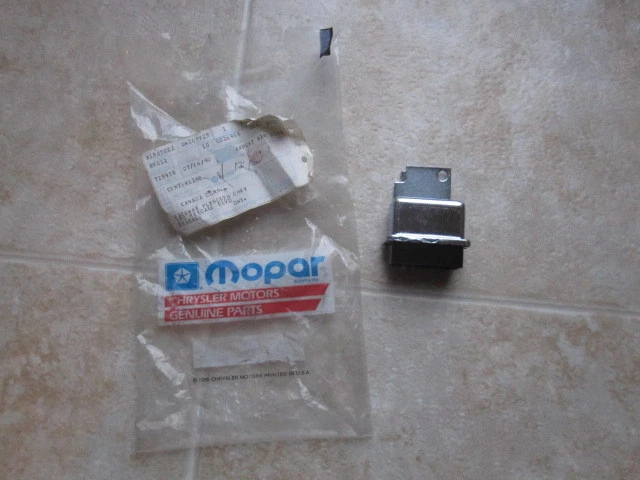 Relé de ralentí rápido Mopar 82 NOS con aire acondicionado Dodge Omni, Plymouth Horizon Foto 1 de 1