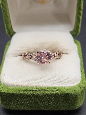 Anillo de eternidad enchapado en oro rosa de plata de ley .925 circonitas cúbicas rosa talla 9 Foto 1 de 4