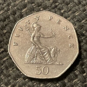 1982 Great Britain Large  50 New Pence Coin - Picture 1 of 2