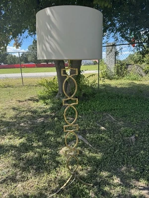 Lámpara de Pie Arteriors Hoja Dorada Hierro con Pantalla Diseño Moderno Excelente Estado Foto 1 de 4