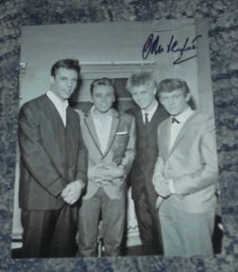 JOHN LEYTON - 10x8 FOTO SIGNIERT - mit Marty Wilde, Joe Brown, Billy Fury (2) - Bild 1 von 3