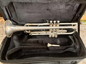 Bach BTR411S Advanced Bb Silber Trompete mit Koffer - Bild 1 von 14