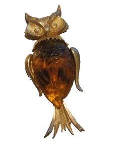 Unique Mod Owl Pin Molded Feathered Amber Jelly Belly Golden 60s 70s Goldtone - Picture 1 of 9