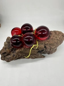 Vintage Plexiglas Acryl Traube Cluster auf Wurzelholz Skulptur rot! - Bild 1 von 7