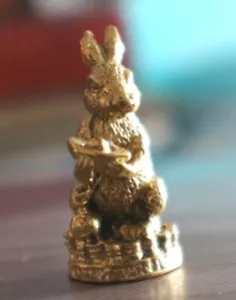 1 pieza Feng Shui latón conejo artesanía vigilancia ingenio autoprotección NC1 - Imagen 1 de 6