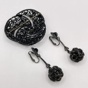 Vintage tiefschwarze Strass Ohrhänger und Brosche Semi Parure, filigran - Bild 1 von 6