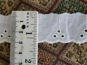 Borde de encaje con ojales festoneados bordado algodón 1-1/4" blanco ~ 10 yardas - Imagen 1 de 3