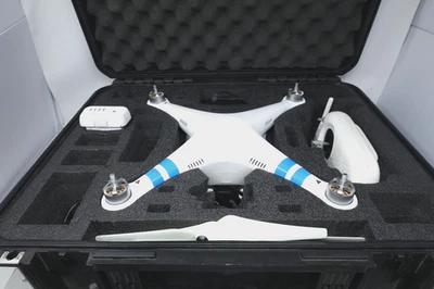 DJI PHANTOM 2 Quadcopter Drone & Remote Controller | P330Z - FOR PARTS - Image 1 of 4