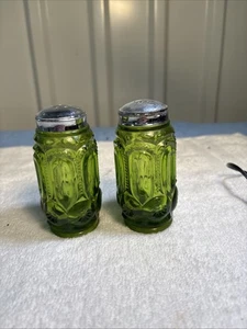 Vintage L.E. Smith Grün Glas Mond und Sterne Salz & Pfefferstreuer Set - Bild 1 von 4