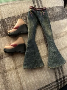 #BRATZ DOLL Funk Out Fianna Shoes  & Jeans NO DOLL Replacement Items - Picture 1 of 2