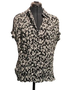 F&F Blouse Women Medium Black and White Floral Print Short Sleeve Ruched V Neck - Picture 1 of 9