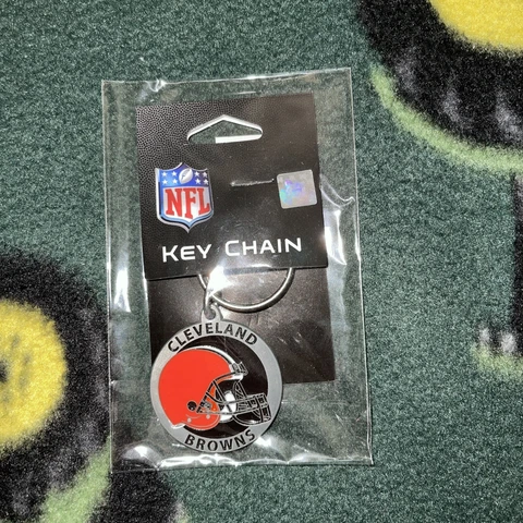 Cleveland Browns Metal  Helmet  Keychain  New Great Stocking  Stuffers Cover