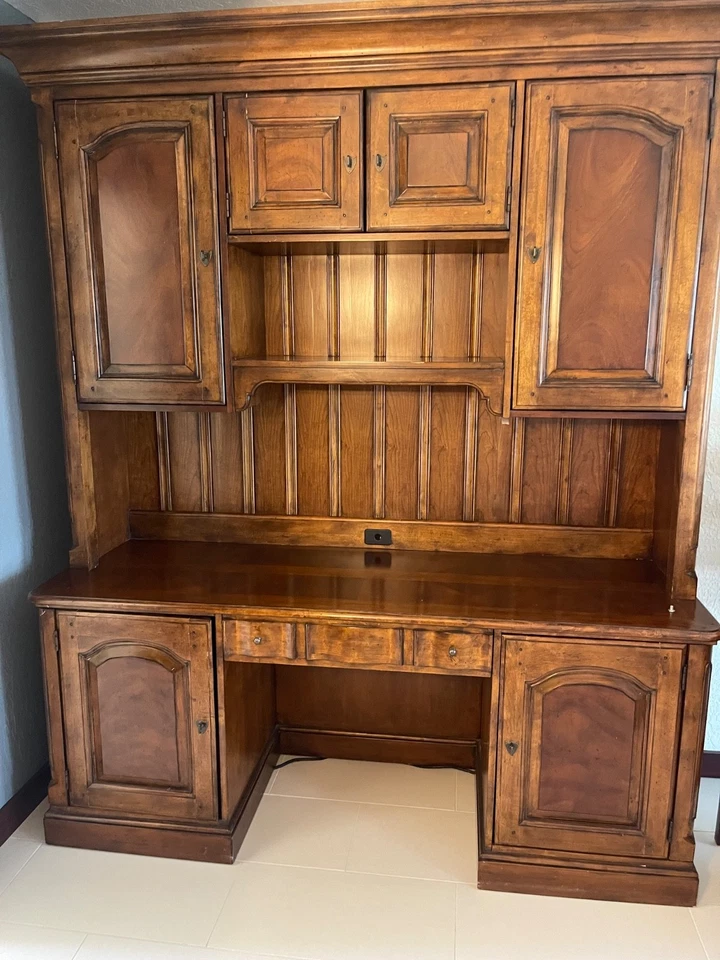 Credenza computer bookshelf furniture used - Image 1 of 1