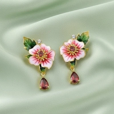 Anthropologie Flor Errantes Oro Circonita cúbica De Colección Dije Francés Retro Boho Lágrima Hoja Foto 1 de 4