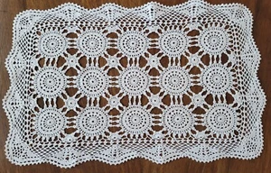 Vintage Ivory/Cream Crochet Doily Table Center 41 x 26cm - Picture 1 of 6
