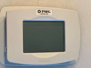 Honeywell Wi-Fi 7-Day Programmable Touchscreen Thermostat TH8320UP1011 - Picture 1 of 3